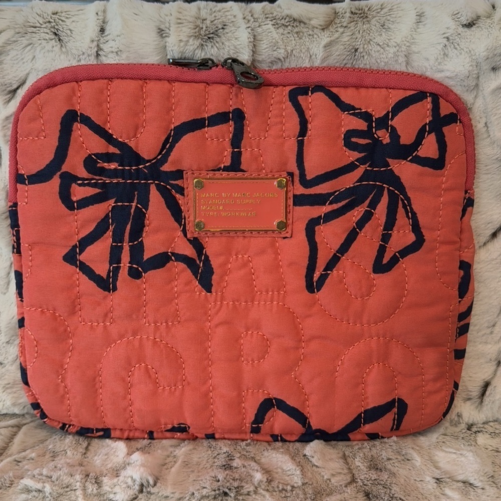 Mark Jacobs Standard Supply Small IPad/Laptop Protective Case, Padded & Quilted